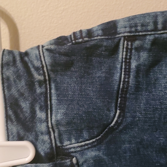 American Eagle sky high jegging shorts. - Picture 3 of 6